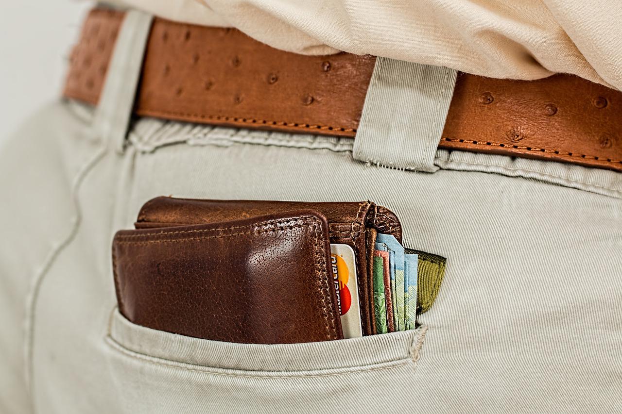 5 Best Wallet for Men From Top Brands » Bookcashback.in